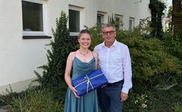 Sozialpreisträgerin Andrea Roth mit Clubvertreter und Preisinitiator Georg Leisgang